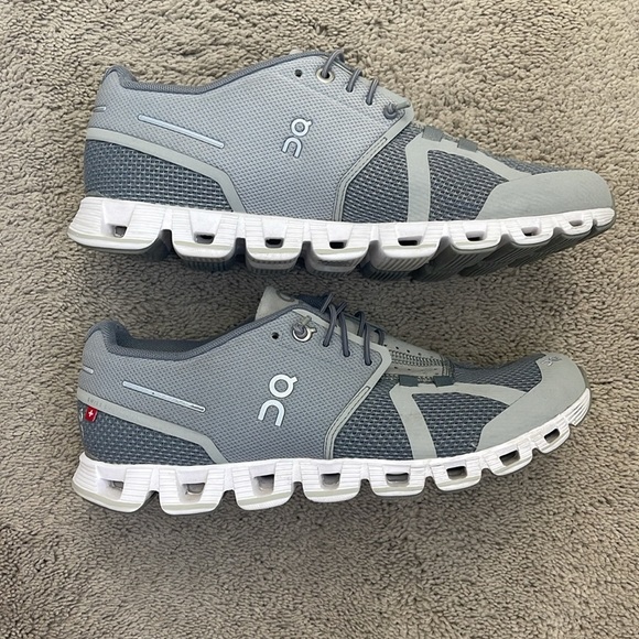 Woman’s On Running Cloud Running Sneaker Size 8 - Picture 4 of 8